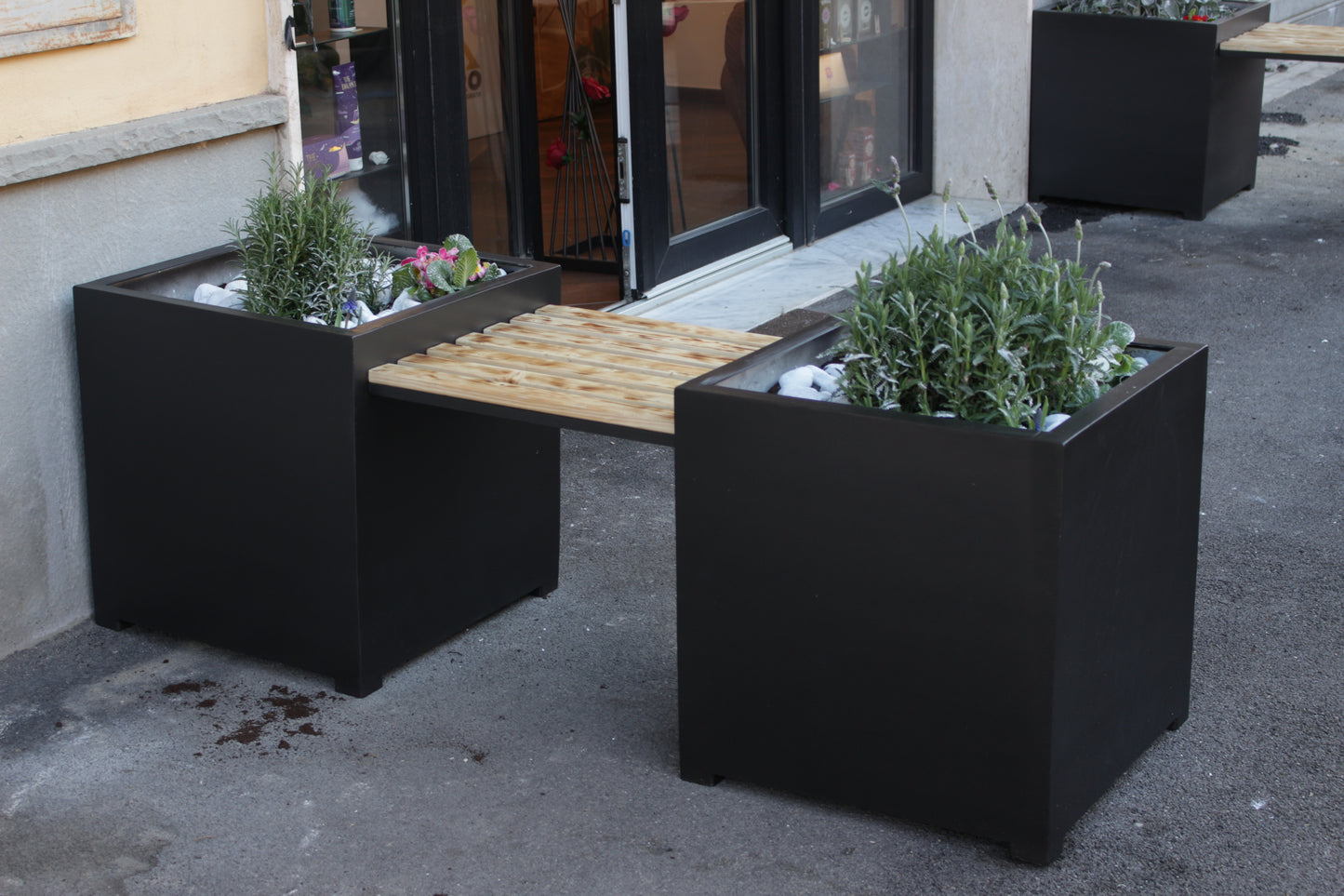 planters with seat "ALBERTA"