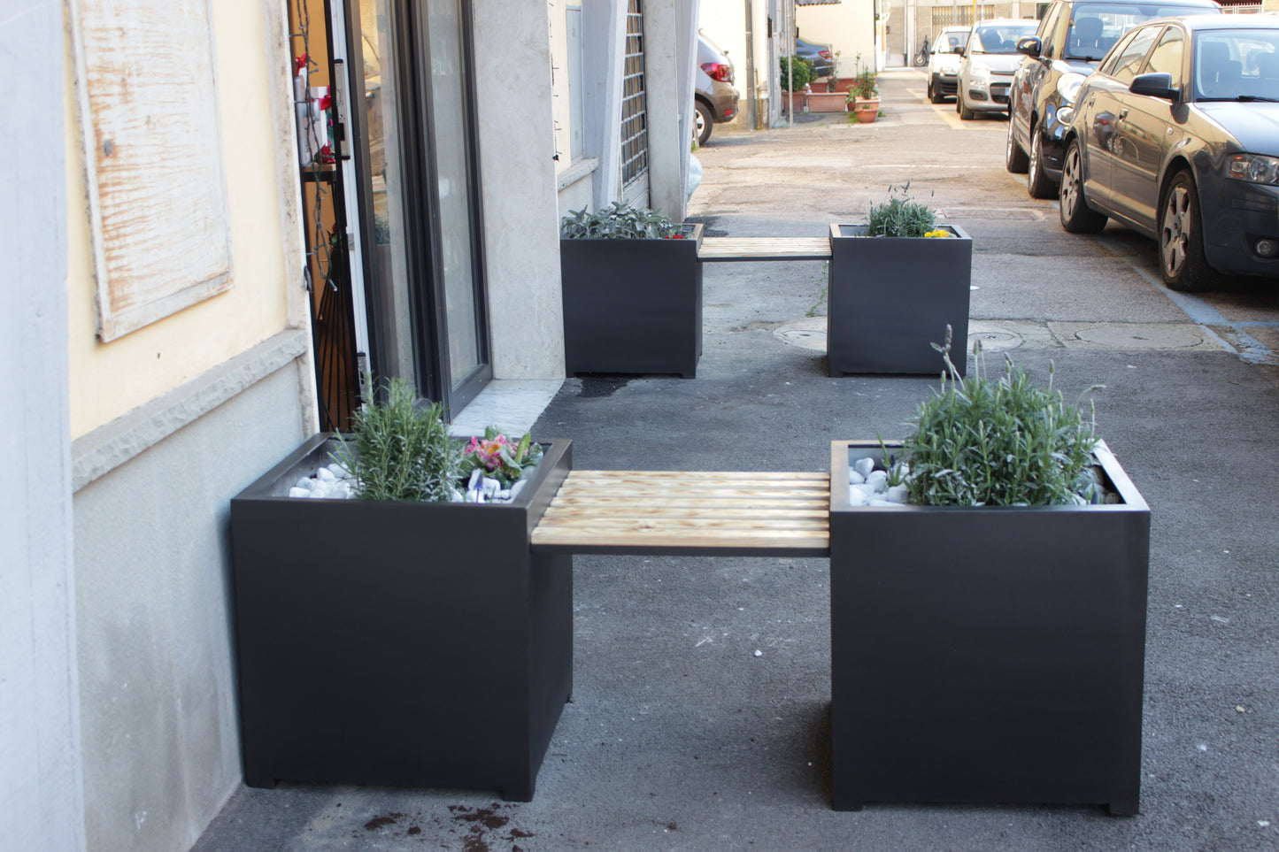 planters with seat "ALBERTA"