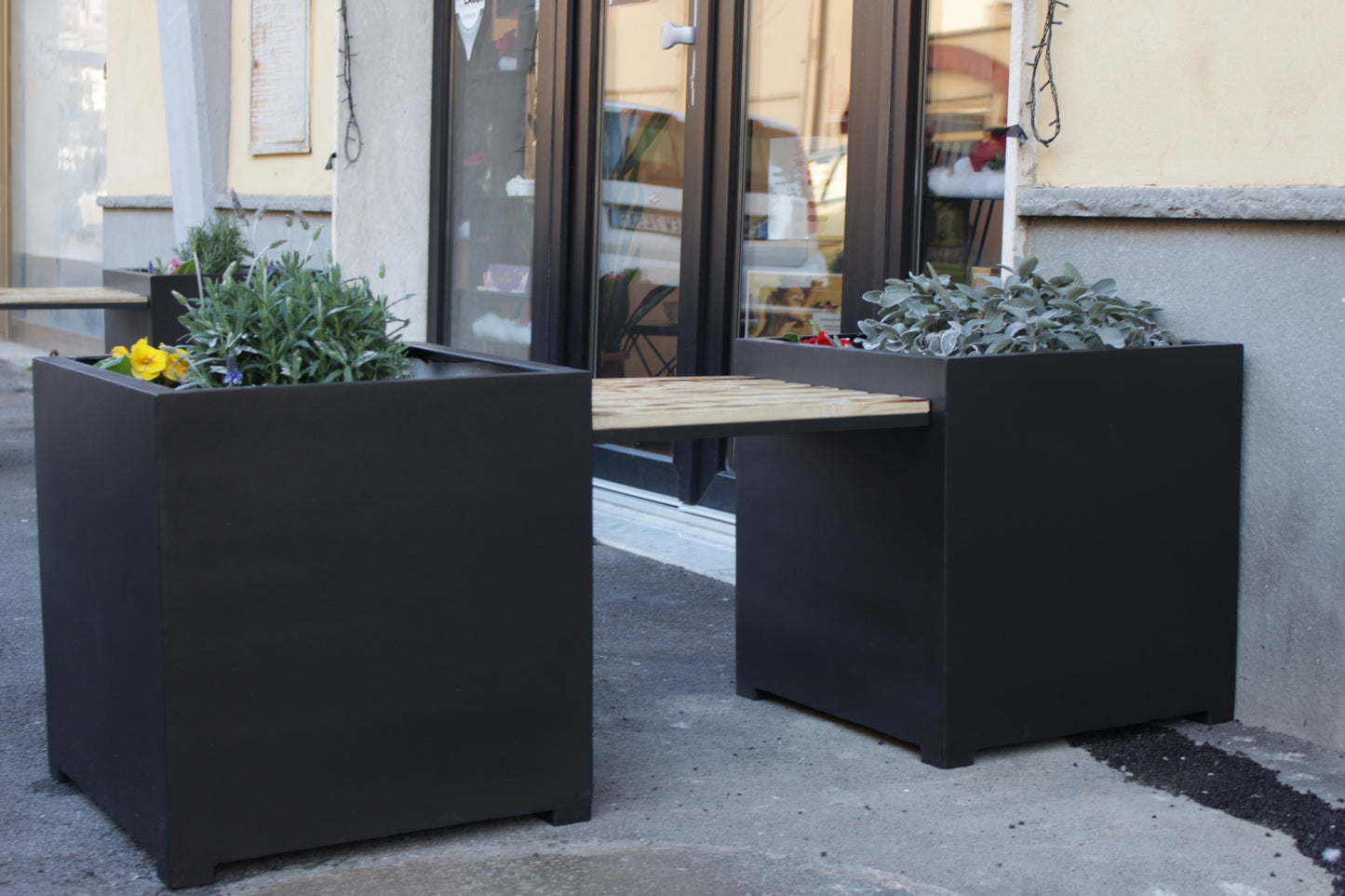 planters with seat "ALBERTA"