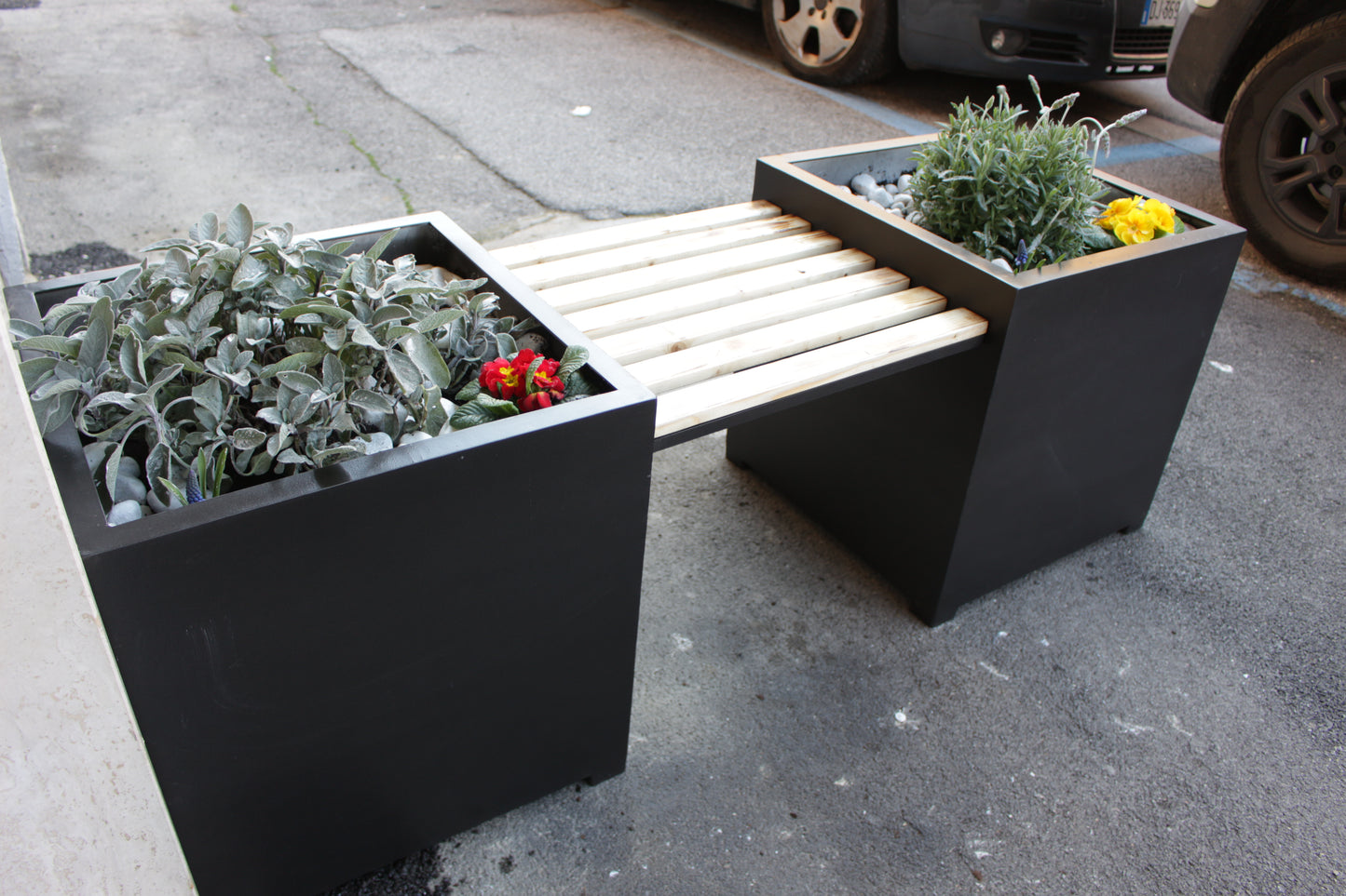 planters with seat "ALBERTA"