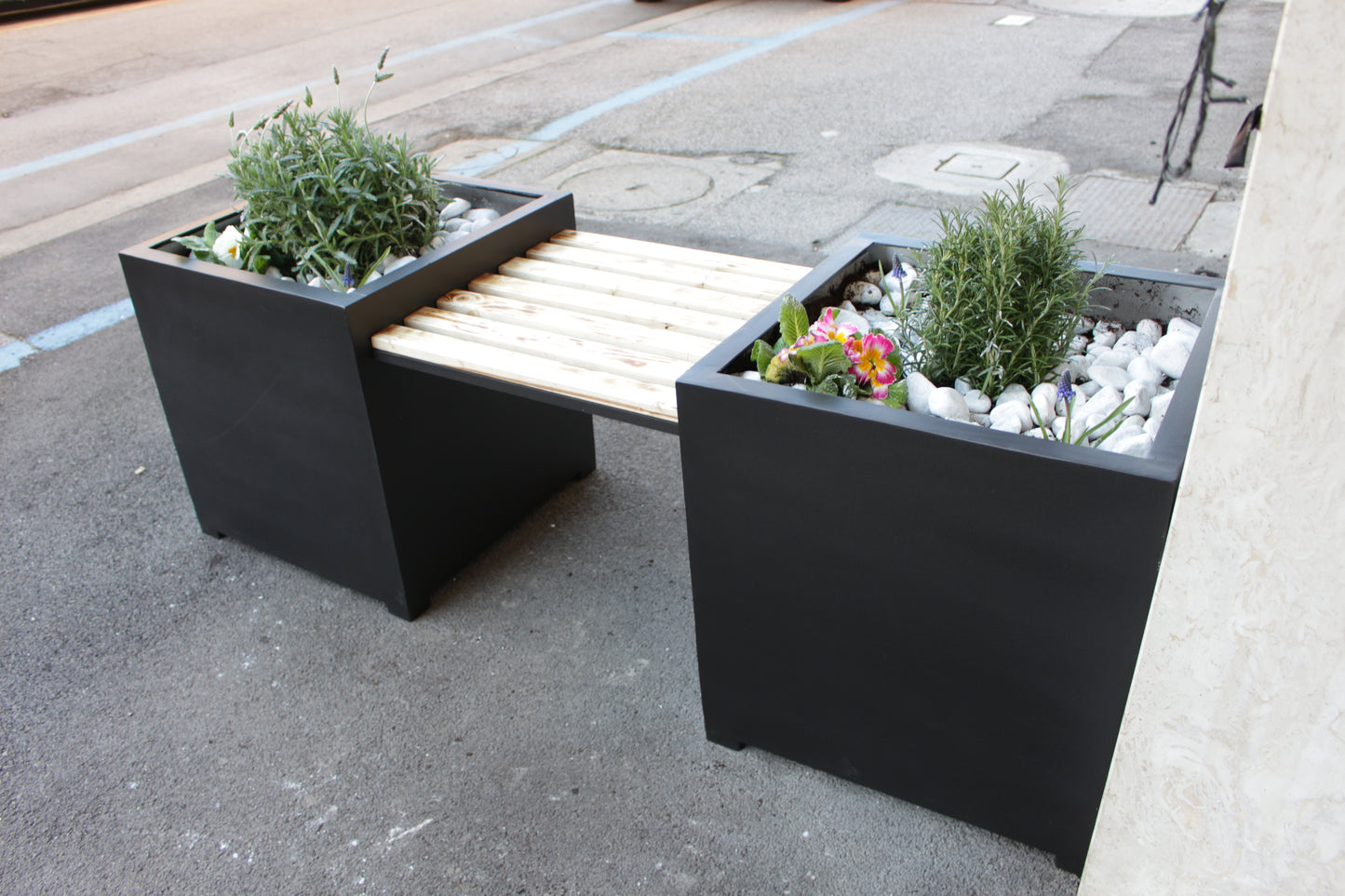 planters with seat "ALBERTA"