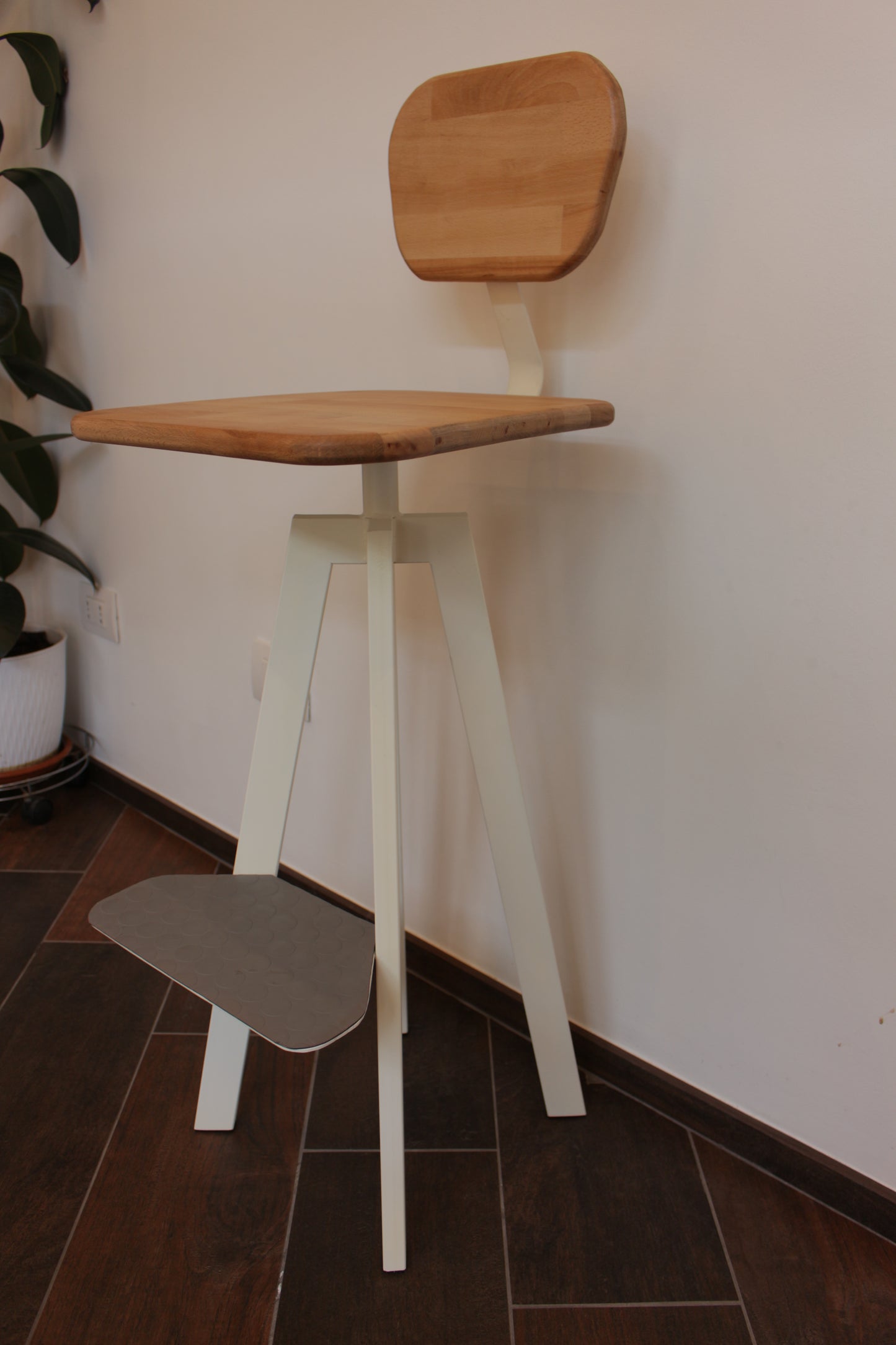"PAOLA" stools